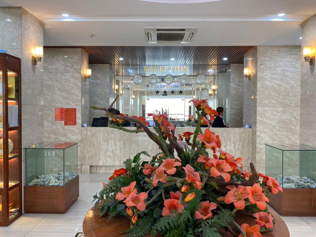 NguyẽN QuyèN Hotel Hanoi Exterior foto