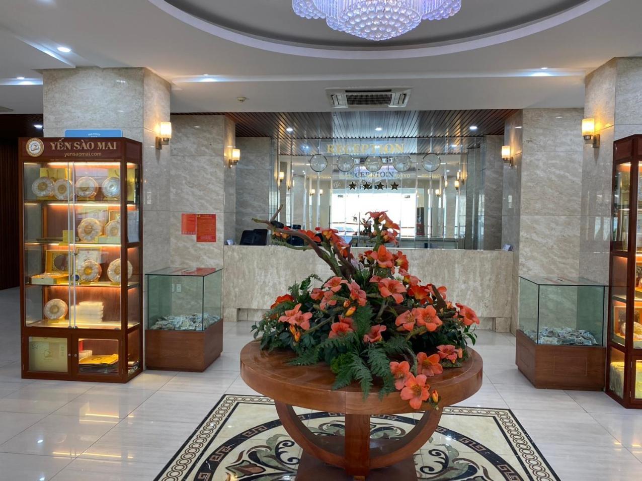 NguyẽN QuyèN Hotel Hanoi Exterior foto
