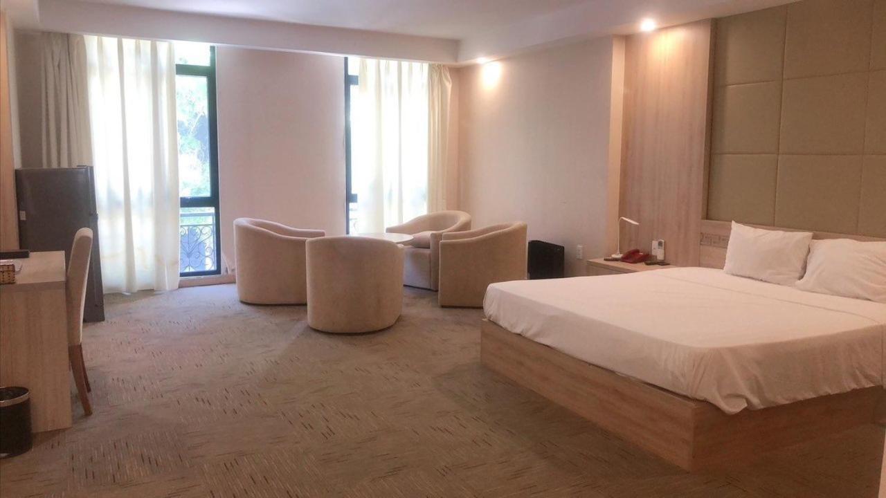 NguyẽN QuyèN Hotel Hanoi Exterior foto