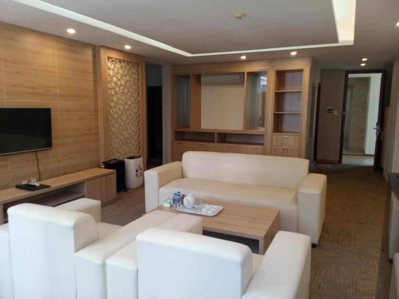 NguyẽN QuyèN Hotel Hanoi Exterior foto